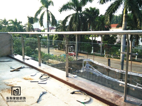 完成安装的阳台不锈钢栏杆