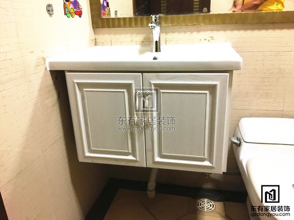 仿木纹铝合金卫浴柜