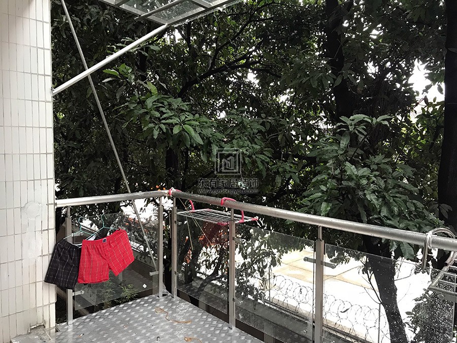 云影花园加装钢结构阳台、阳台栏杆、玻璃雨棚 编号：LG-039