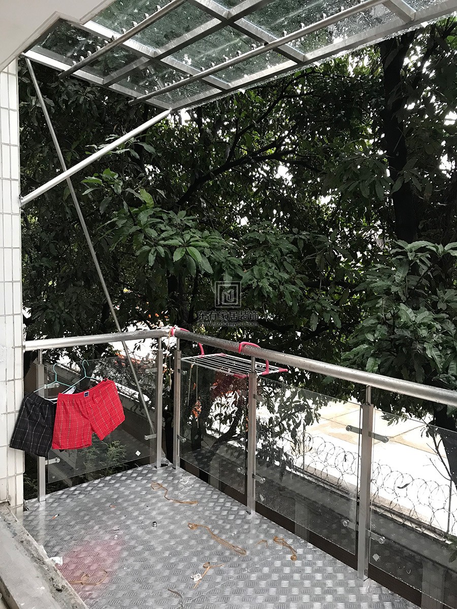 云影花园加装钢结构阳台、玻璃雨棚 LG-039