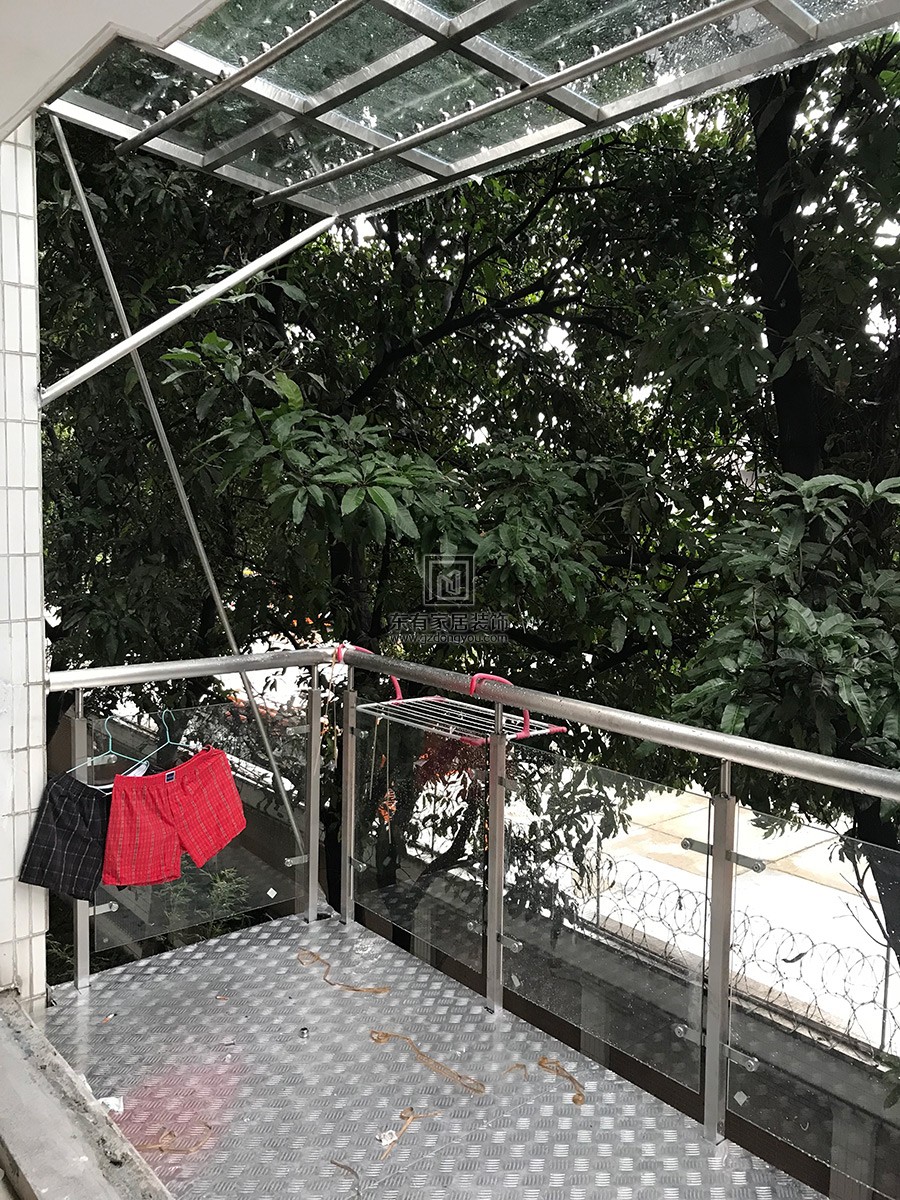 不锈钢雨棚安装完成效果