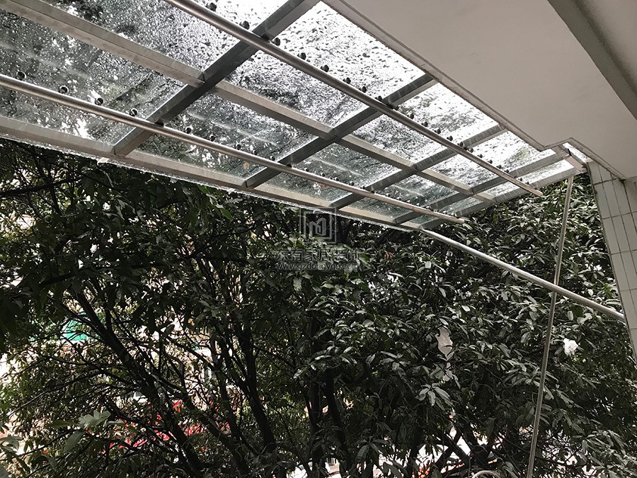 雨棚玻璃完成安装效果