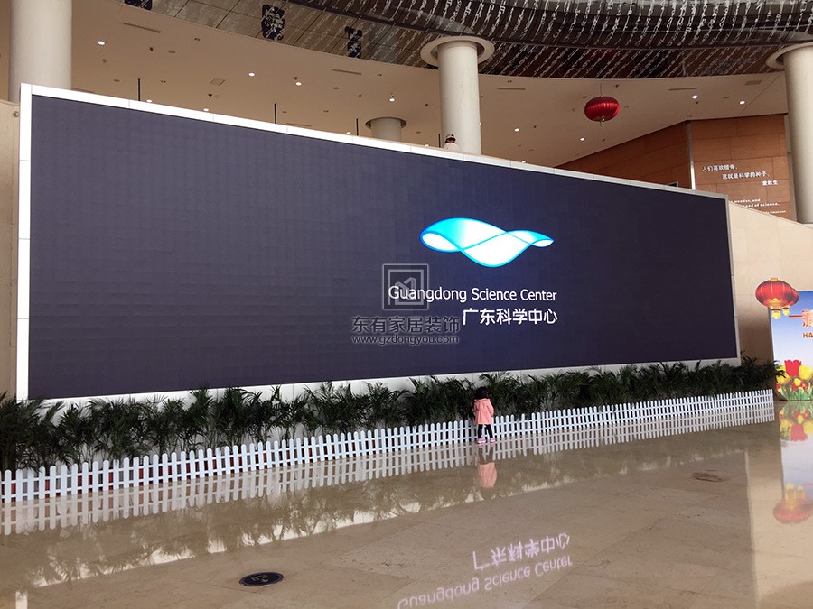 广东科学中心大厅显示屏不锈钢包边