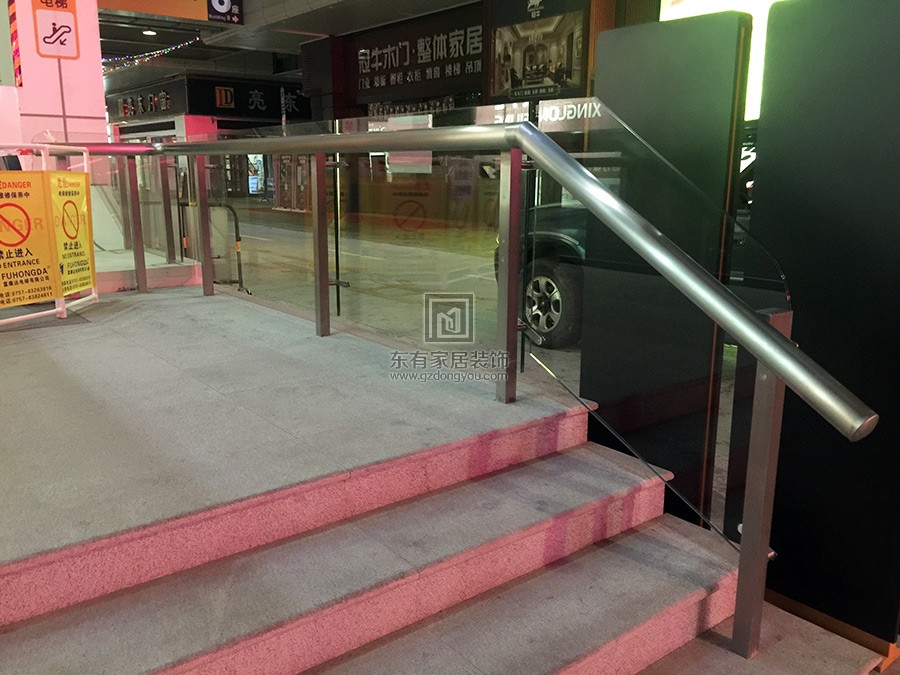 广州家居城扶梯台阶不锈钢防护栏杆 编号：LG-037
