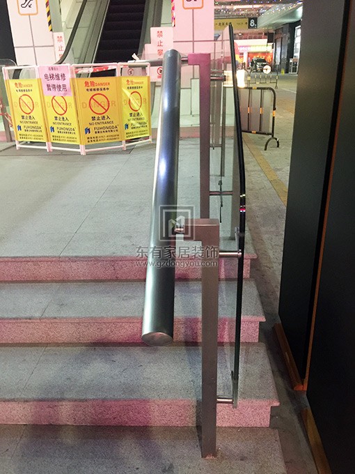 商场扶手电梯不锈钢玻璃扶手