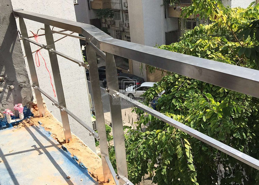 天河张生阳台栏杆改造 LG-011