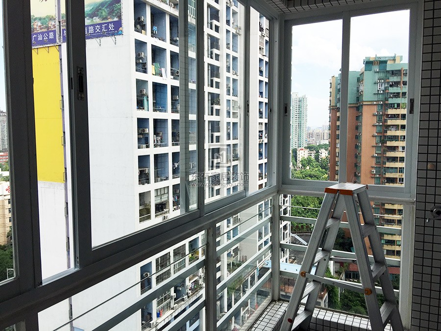 广州东方新世界何先生阳台封铝合金窗工程 MC-004