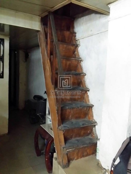 旧木楼梯