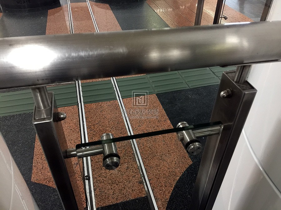 地铁二号线楼梯玻璃扶手 FS-009