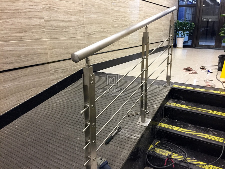 动漫星城加装不锈钢楼梯扶手 FS-012