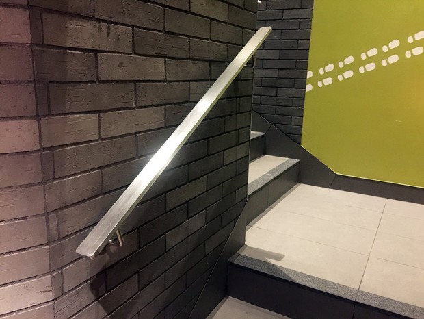 广州M记安装不锈钢玻璃楼梯扶手 FS-016