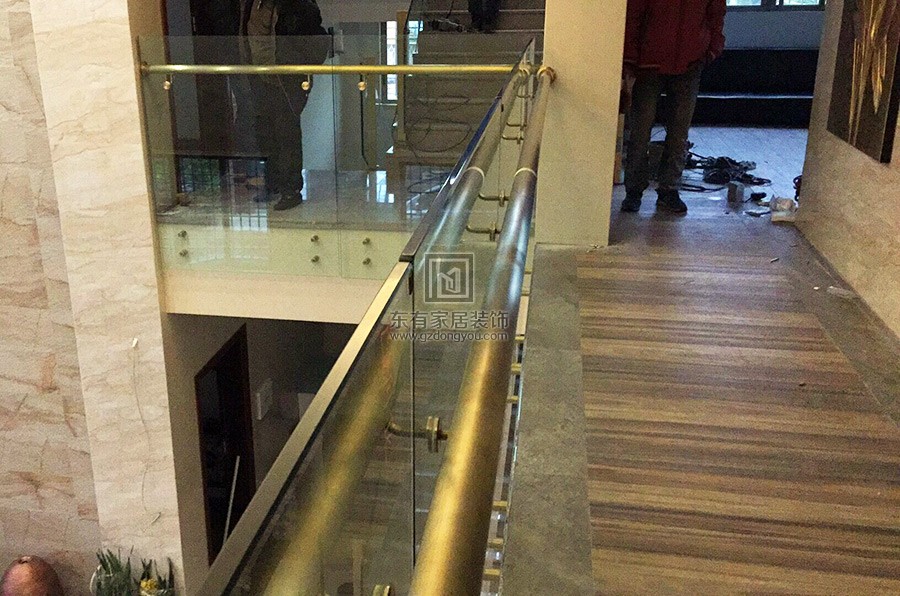 南海曹生会所不锈钢镀钛金玻璃栏杆、楼梯扶手 编号：LG-042