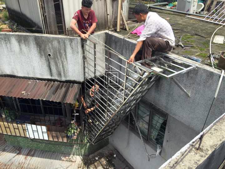 海珠区梁先生天台搭建钢梯 FS-036