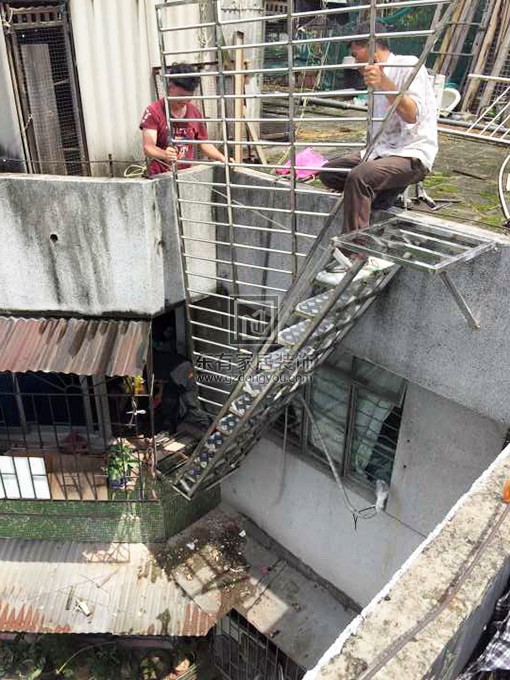 海珠区梁先生天台搭建钢梯 FS-036