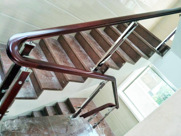 不锈钢夹木立柱楼梯扶手 FS-061
