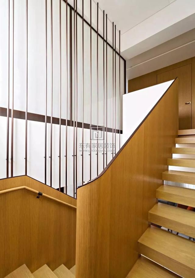 木质的楼梯扶手7