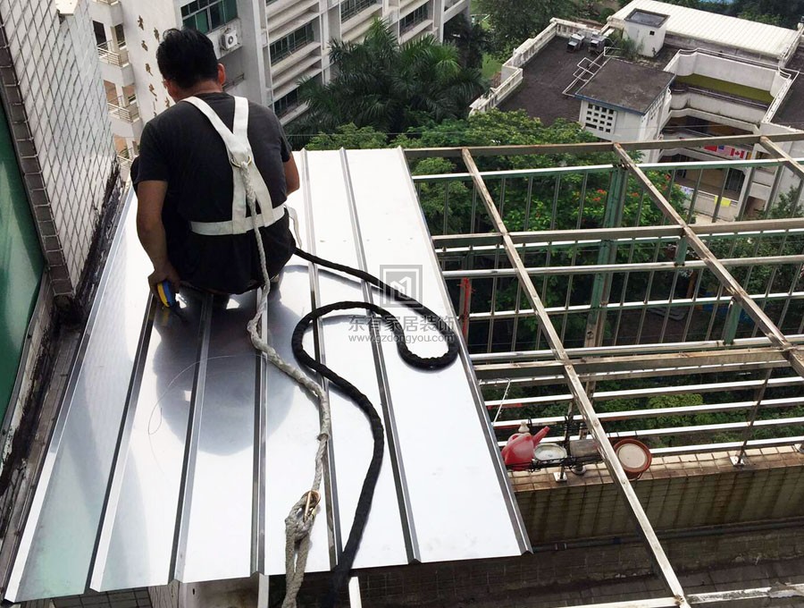 安装雨棚不锈钢板