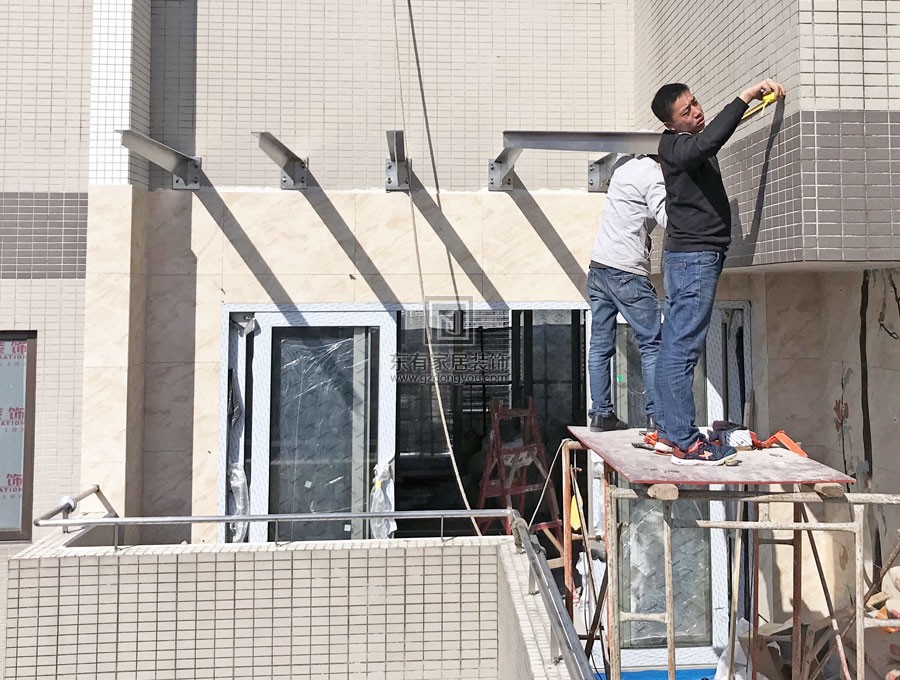 安装雨棚钢结构龙骨