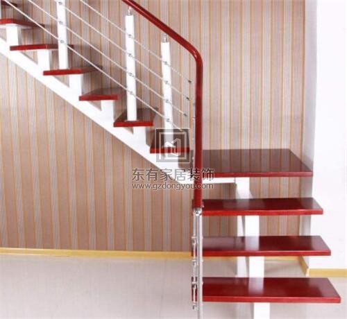 楼梯的坡度要合适