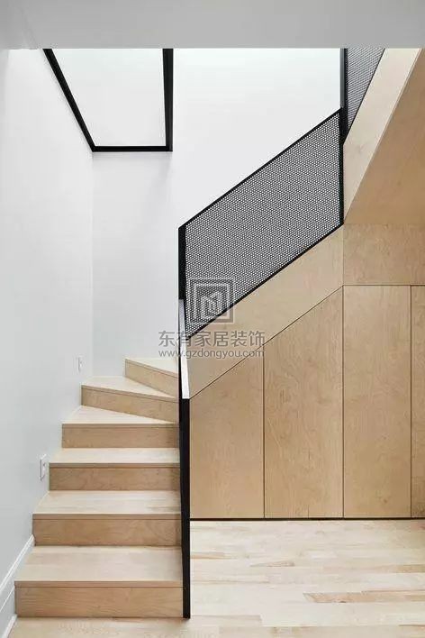 楼梯的下方空间