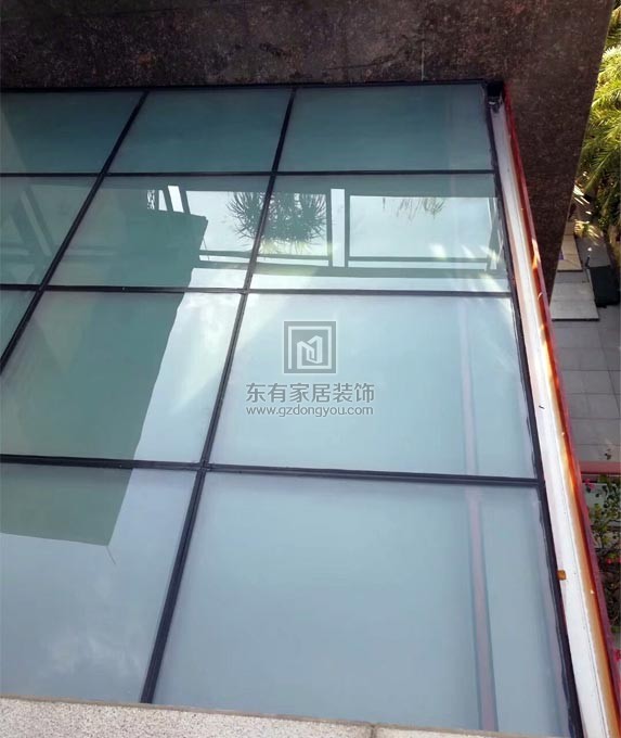 2019别墅铝合金玻璃雨棚安装过程实拍